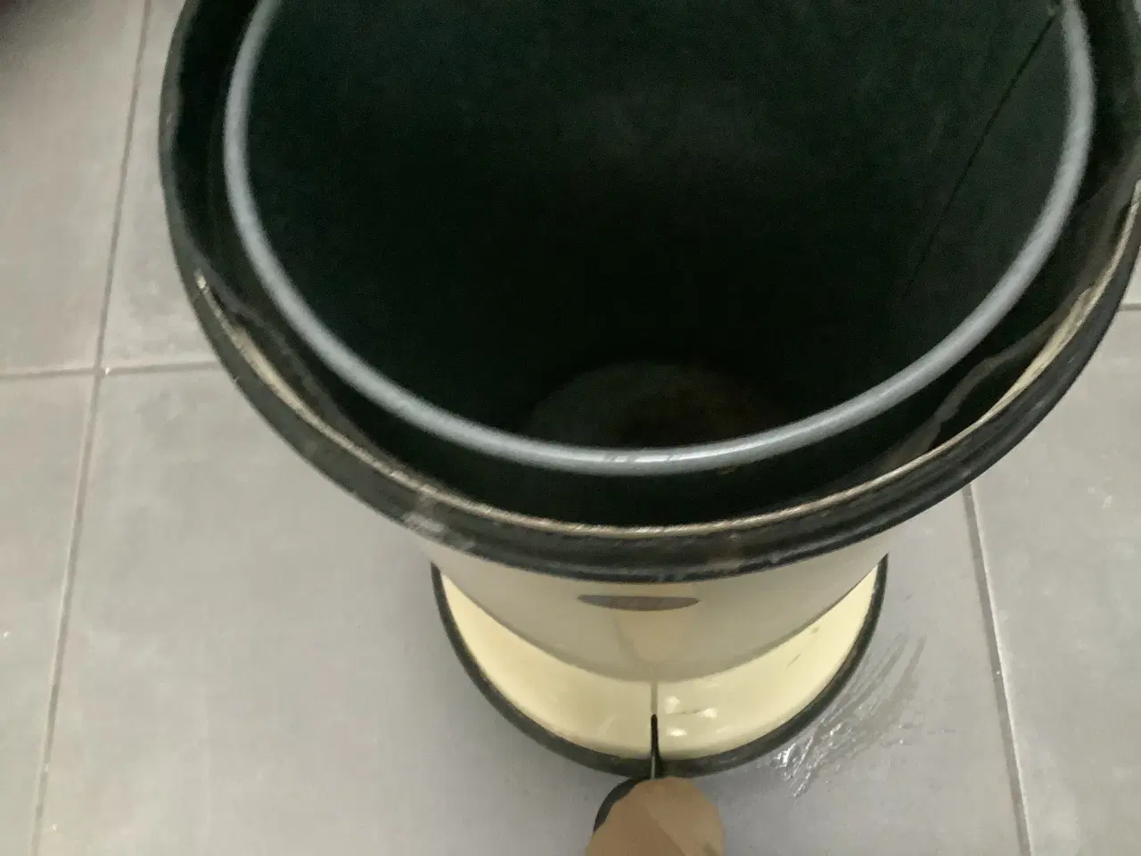 Billede 6 - Cremefarvet Vipp skraldespand 53 cm høj