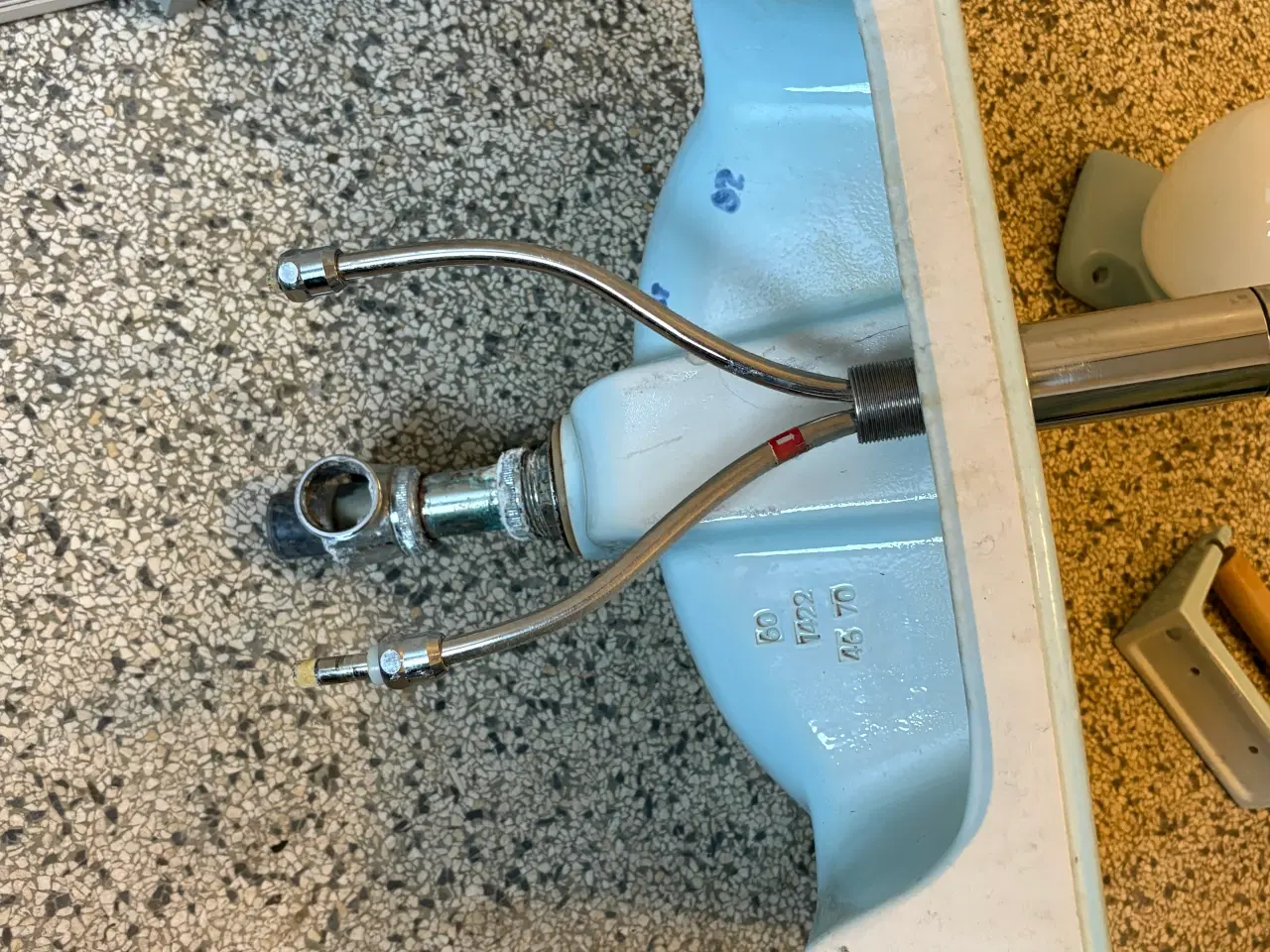 Billede 2 - Retro badeværelses sanitet i lyseblåt