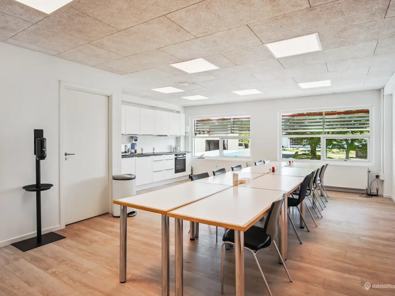 Billede 10 - Stort kombineret lager- og kontorlejemål i Vejle med 6 m loft og nem adgang til E45