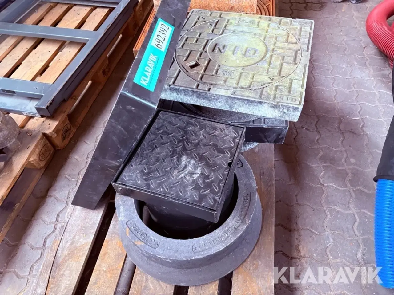 Billede 3 - Brønddæksler og rammer – støbejern & plast (Jesmig / NID m.fl.)