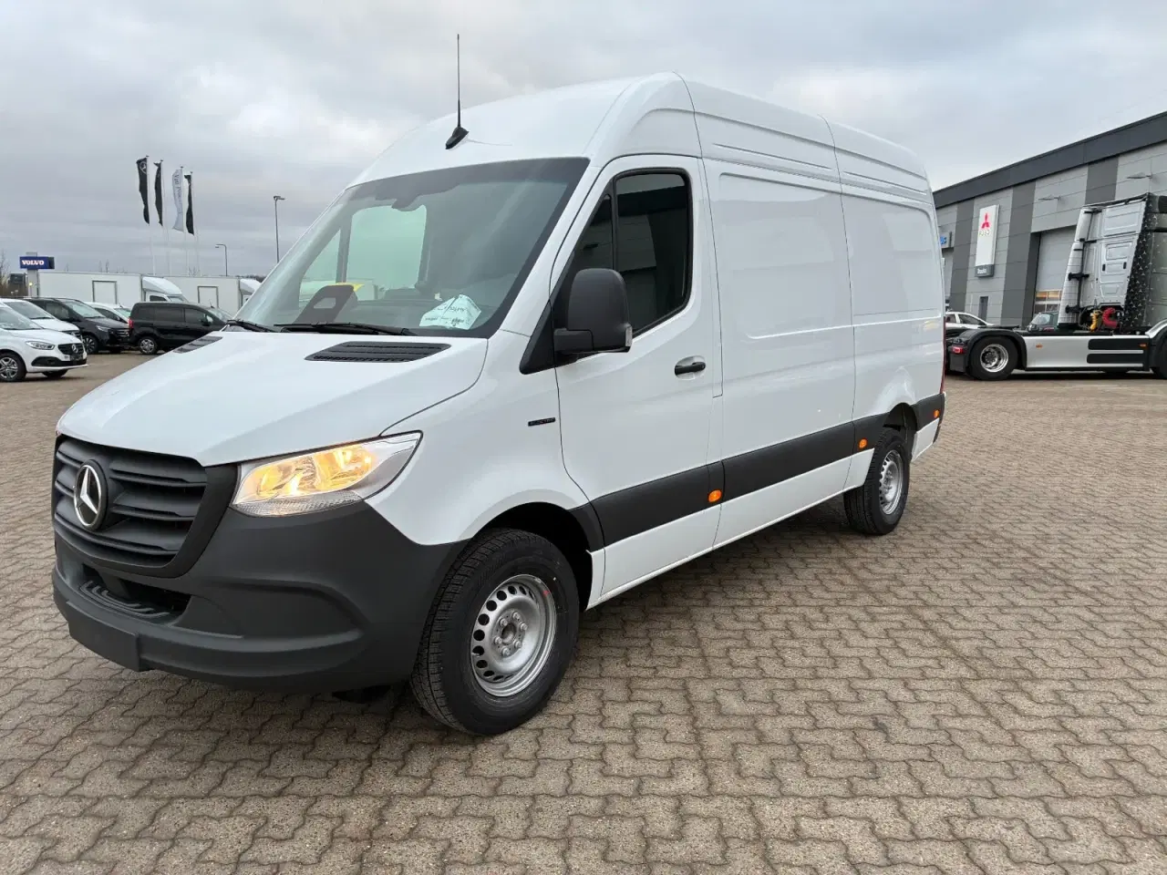 Billede 1 - Mercedes eSprinter 320 81 A2 Kassevogn PRO