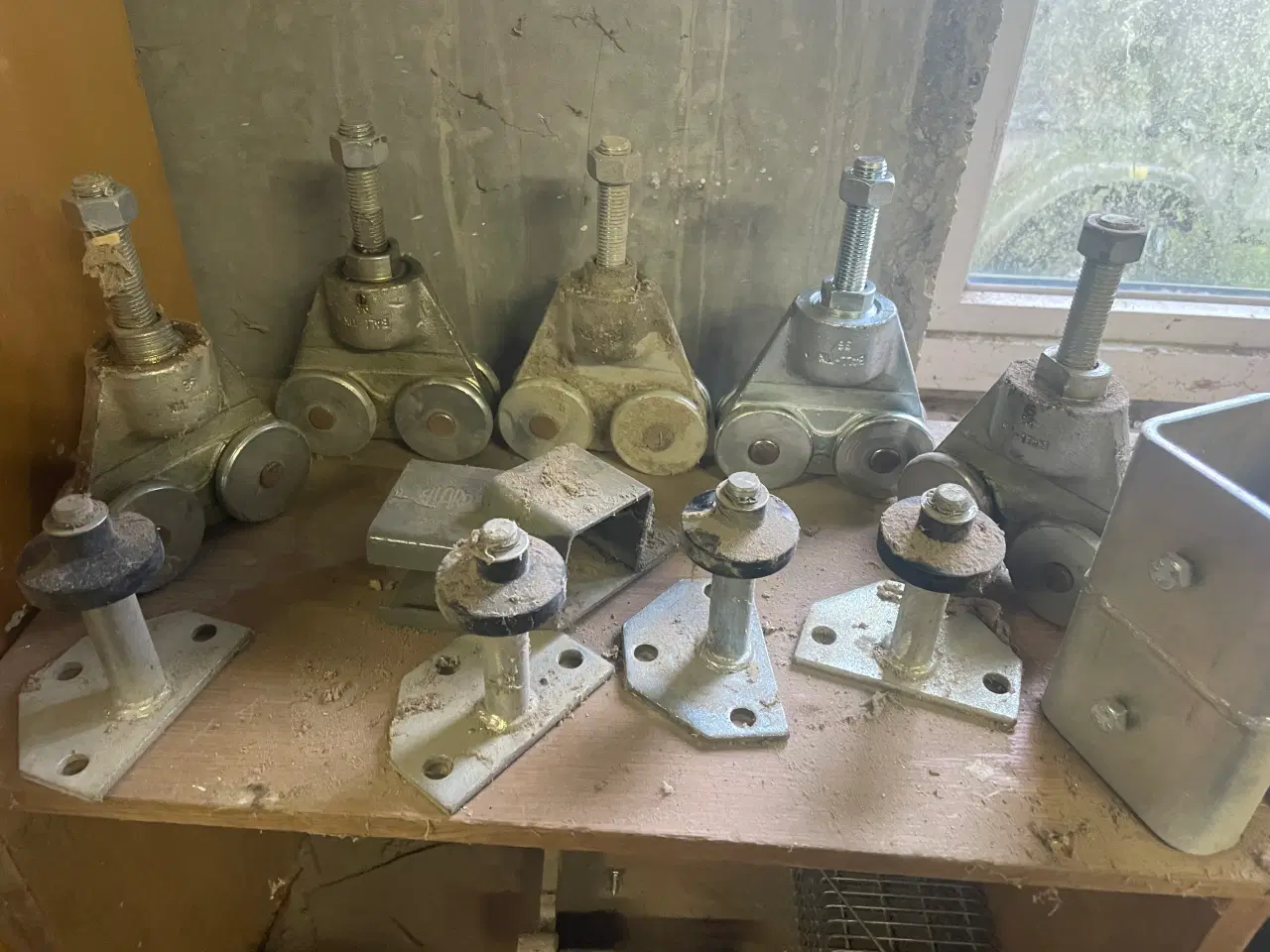 Billede 1 - Skyde beslag til port m.v