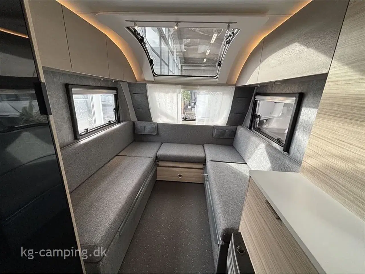 Billede 5 - 2026 - Adria Altea 362 LH   Adria Altea 362 LH - Klar til eventyr - Enkeltsenge - Stort 140L Køleskab