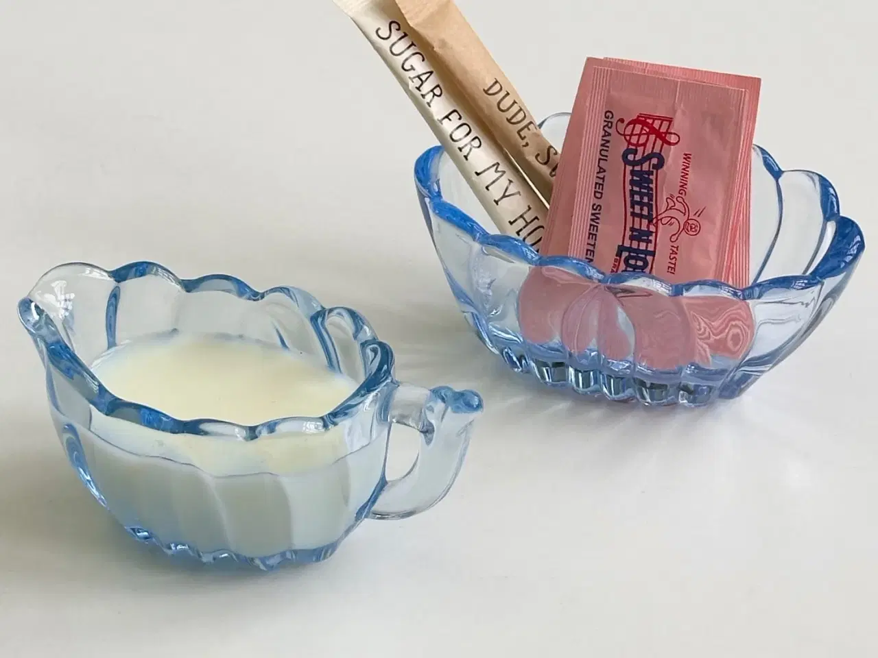 Billede 1 - Sukker- og flødesæt, lyseblåt glas