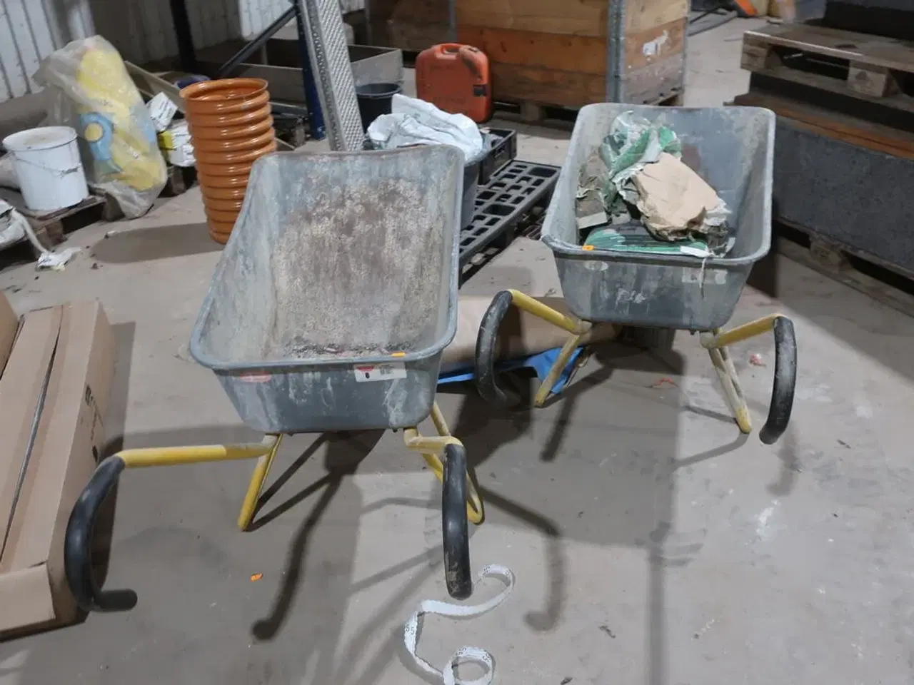 Billede 1 - 2 stk. murerbør med indhold