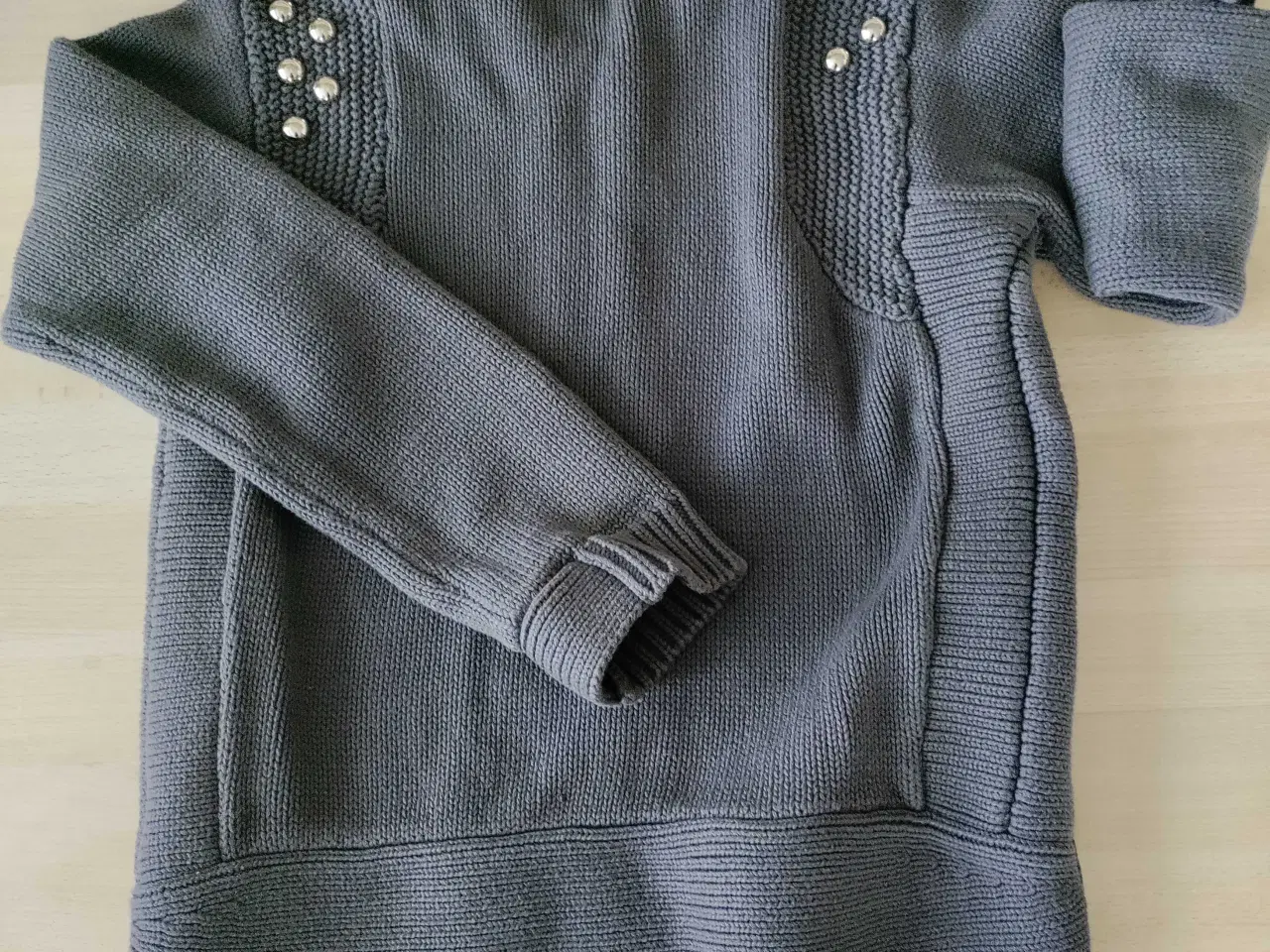 Billede 2 - Cardigan med nitter/sølv knapper str L