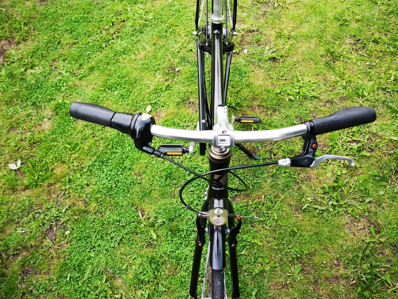 Billede 11 - KILDEMOES 28"  48cm For- og baglygter,  gode dæk ,