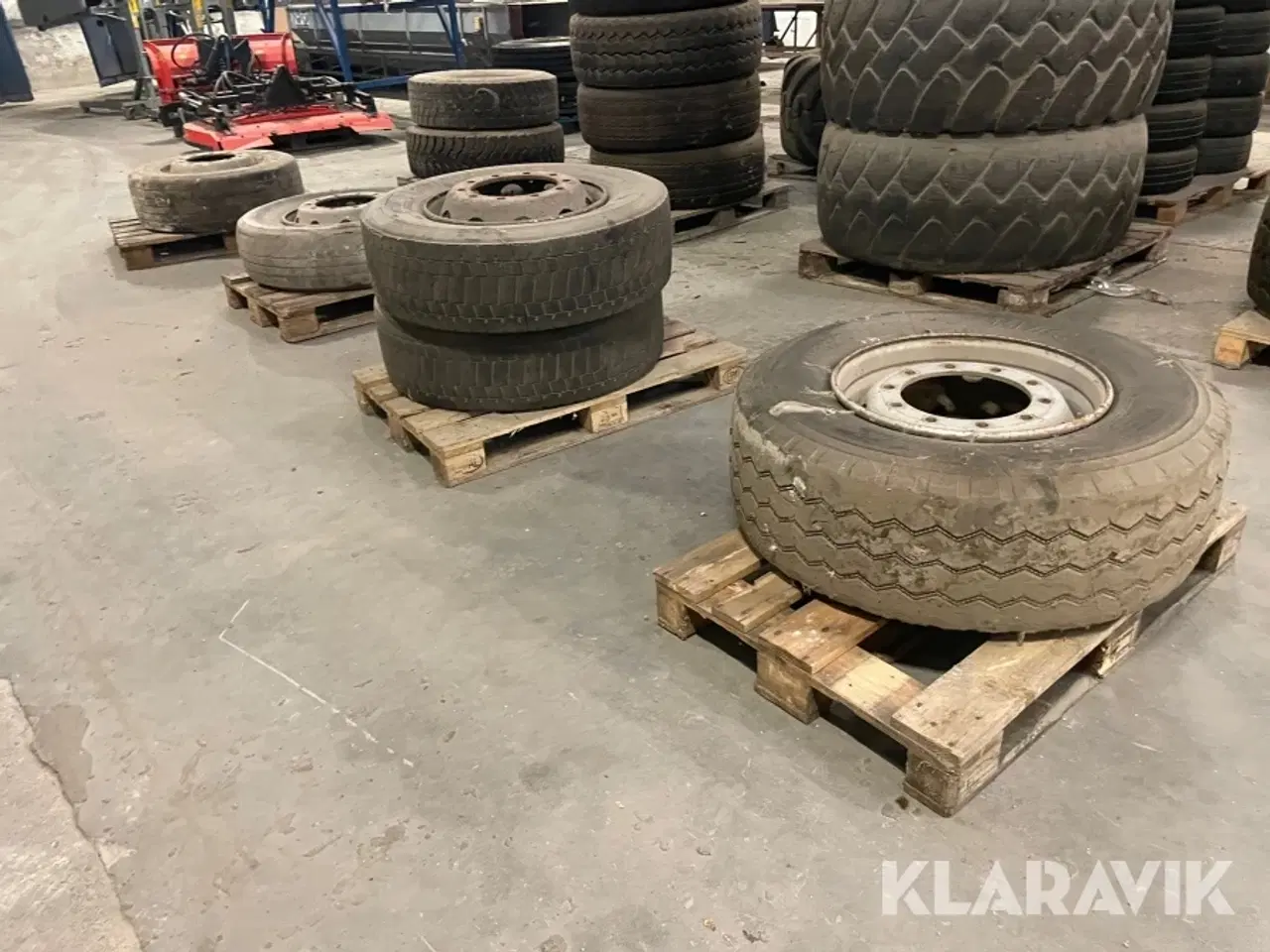 Billede 3 - Lastbils dæk 5 styk