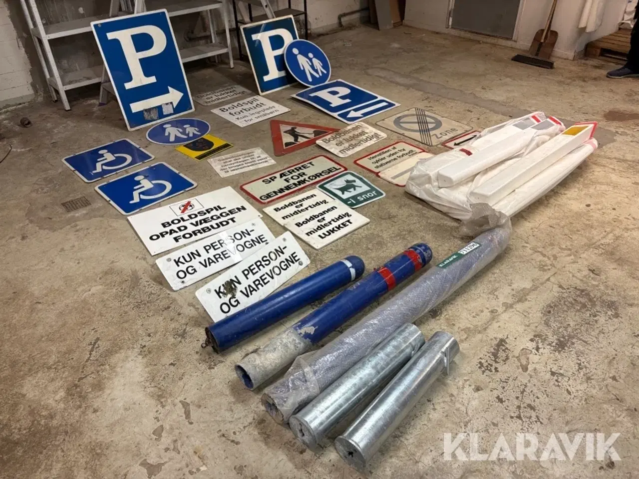 Billede 2 - Pullerter, skilte og reflekspæle - 36 dele