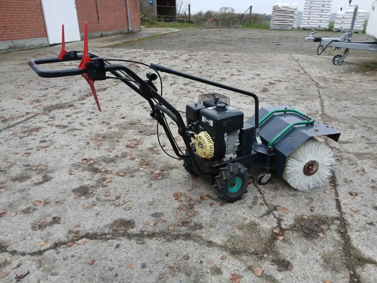 Billede 3 - Billig fejemaskine