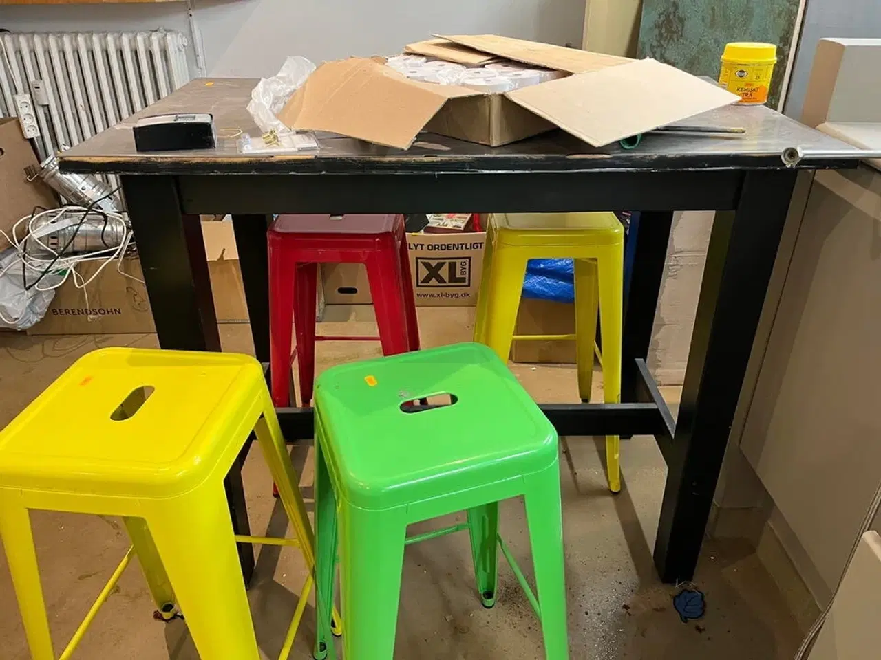 Billede 7 - Spisebord m. 4 skamler