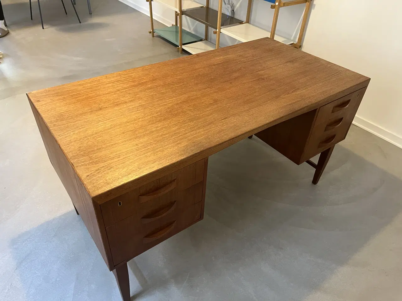 Billede 3 - Skrivebord i teak - Arkitekttegnet