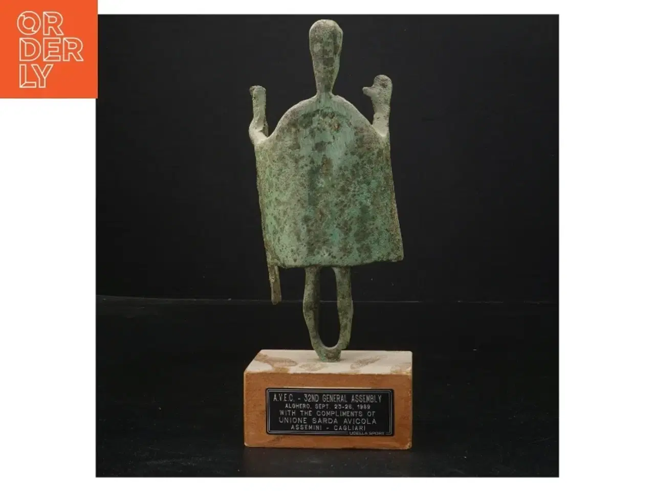 Billede 2 - Bronzefigur på træbase (str. 25x10 cm)