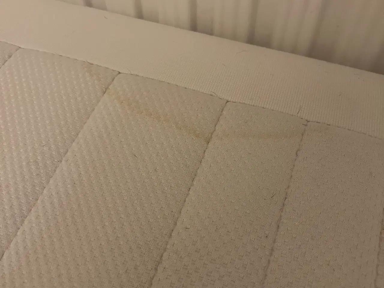 Billede 4 - Seng med ben