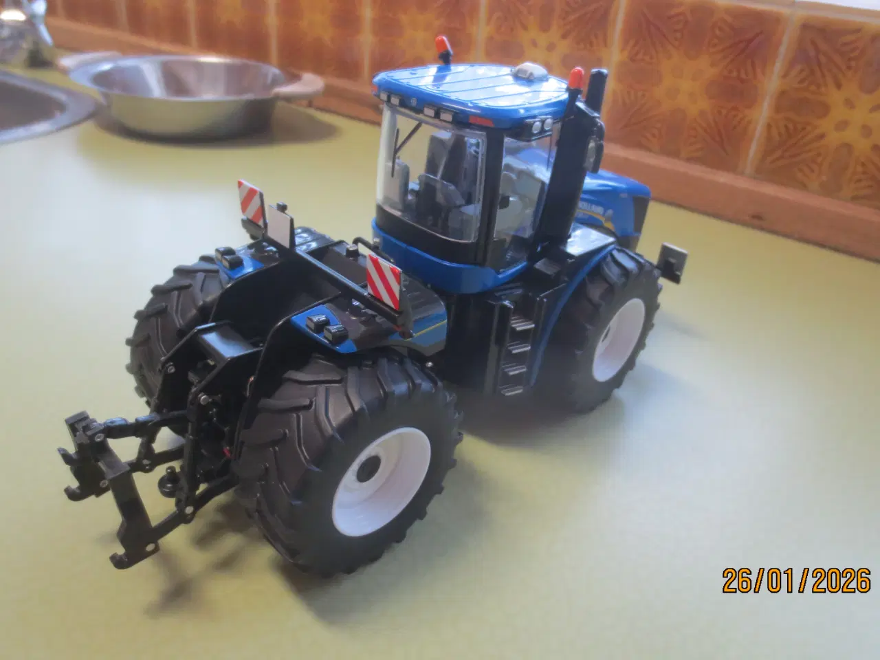 Billede 5 - 2 stk Modeltraktor HOLLAND T9 530/565