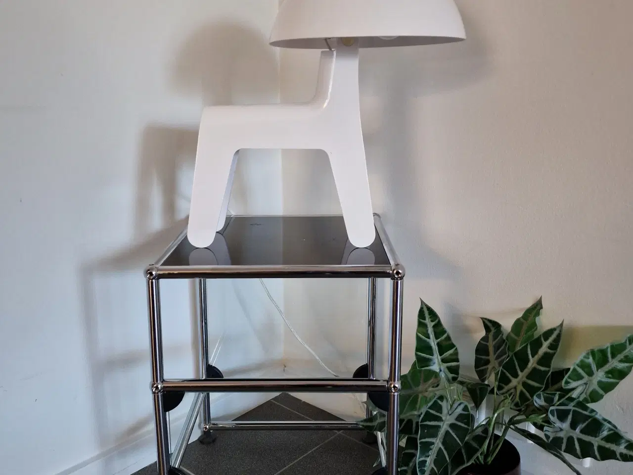 Billede 2 - "Dog lamp" designet af Chaiyut Plypetch. 