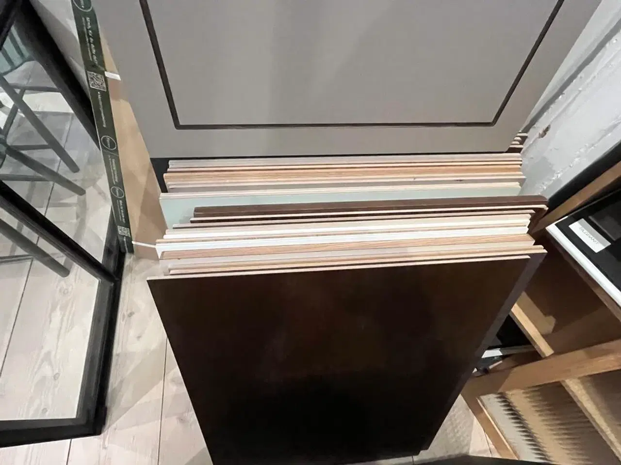 Billede 4 - Tøm rum: Bl.a. Stort parti Marmor vareprøver + Reoler