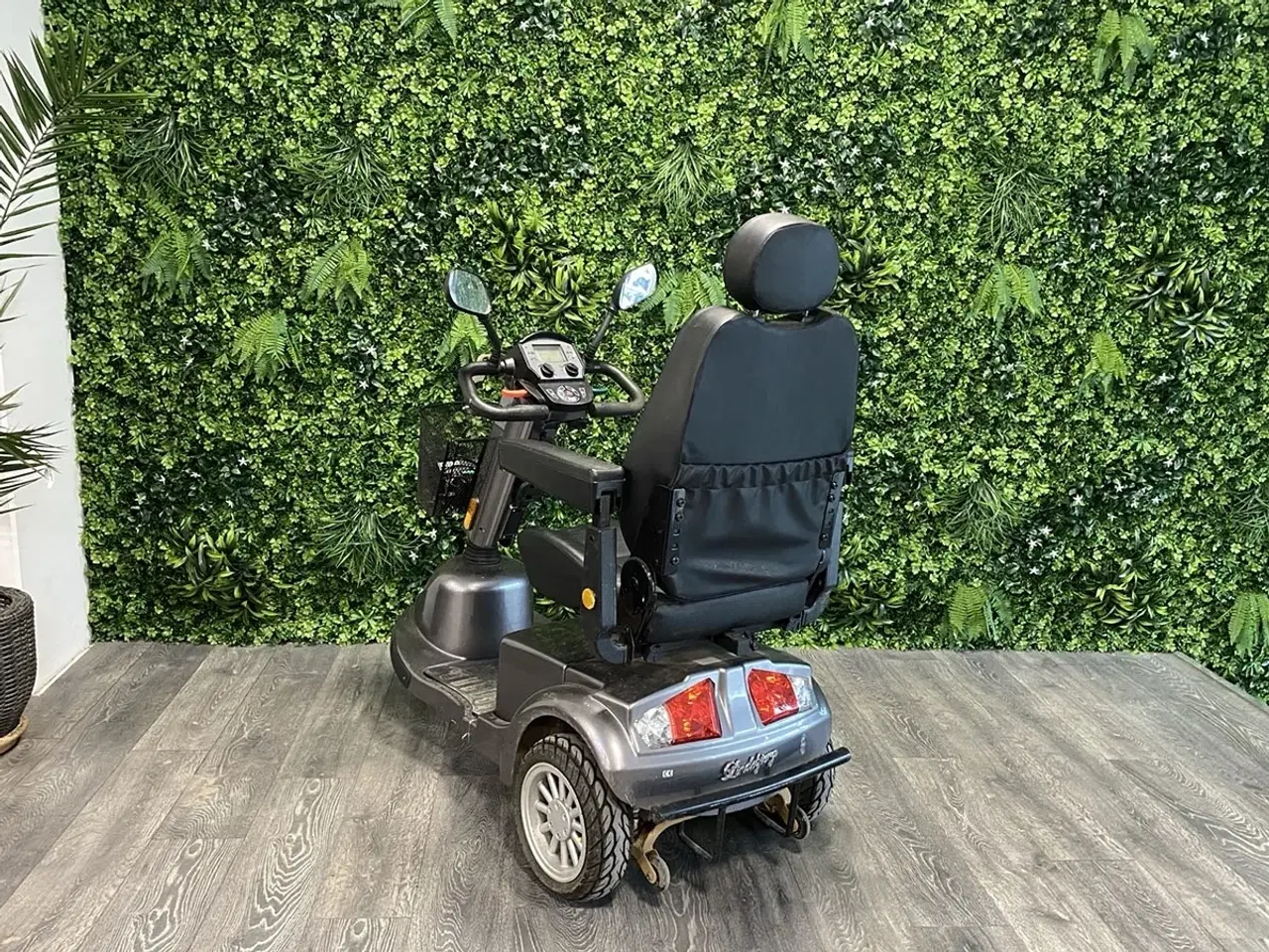 Billede 2 - LM-450 grå