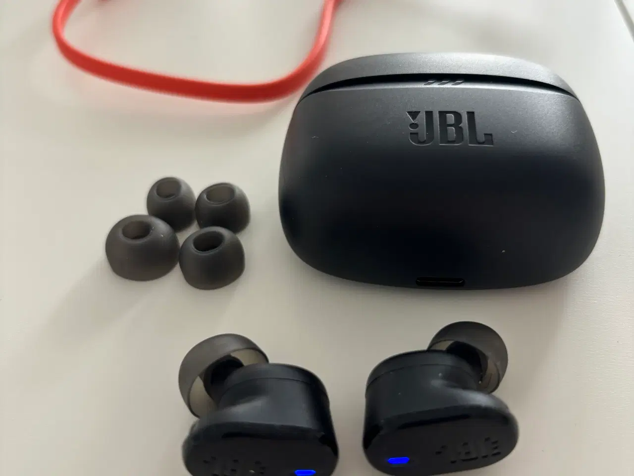 Billede 1 - JBL Tune trådløse in-ear høretelefoner sort