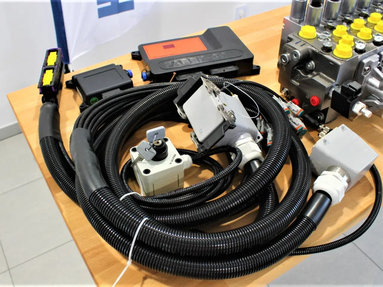 Billede 5 - Walvoil DPX 100 Canbus Otto Joysticks Scanreco
