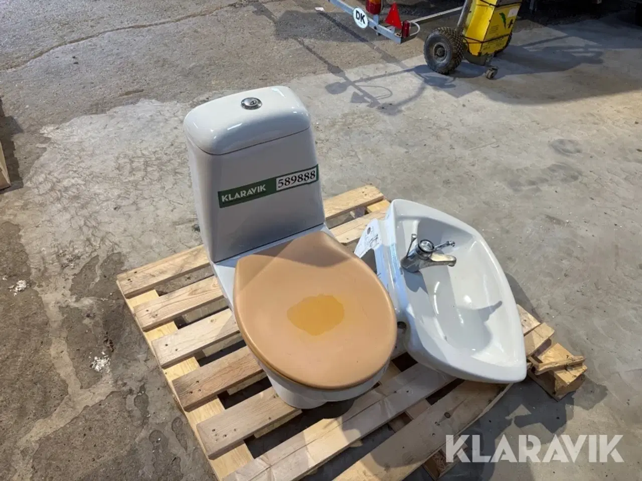 Billede 5 - Toilet og vask