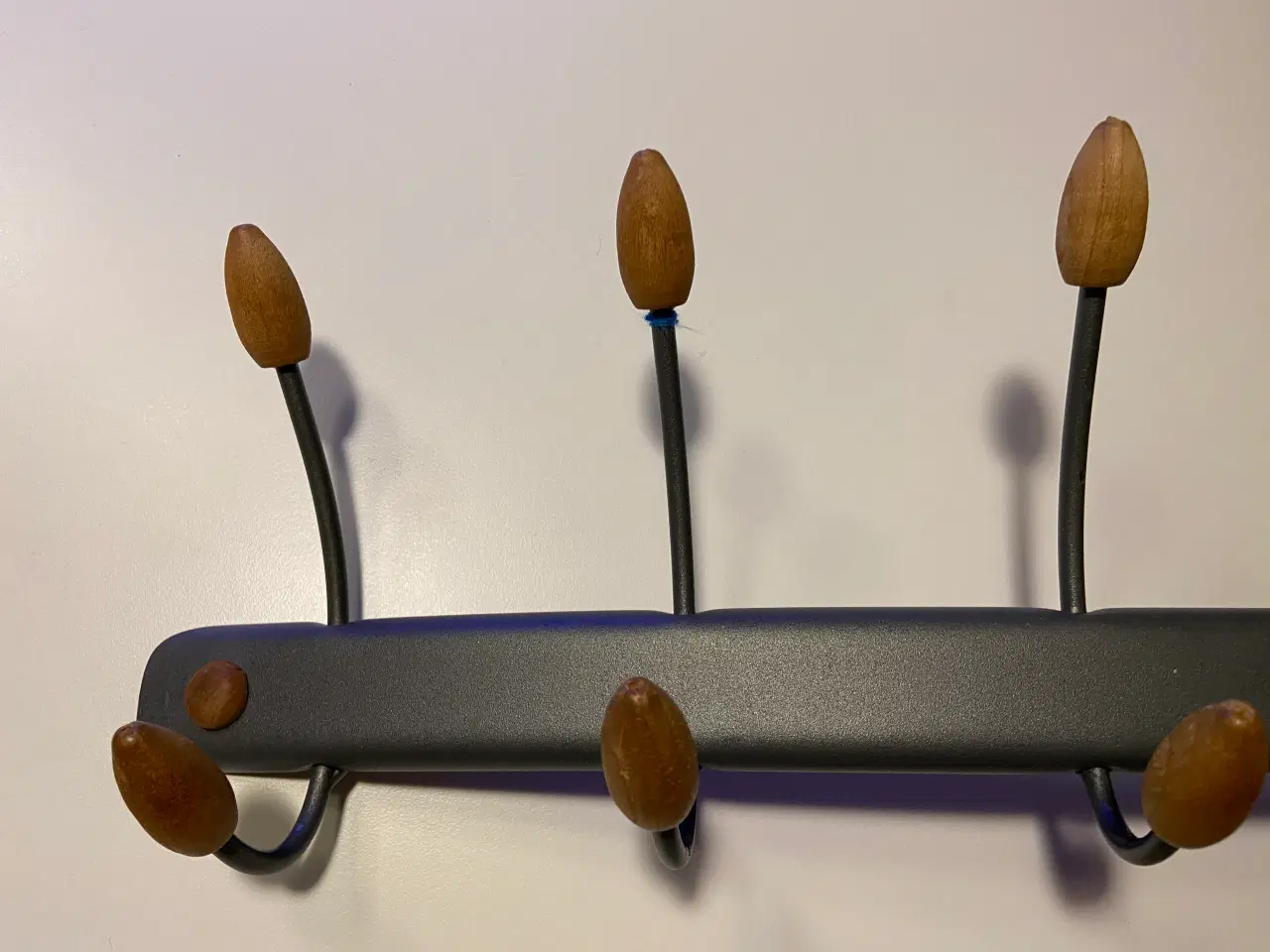 Billede 4 - Knagerække i metal og træ