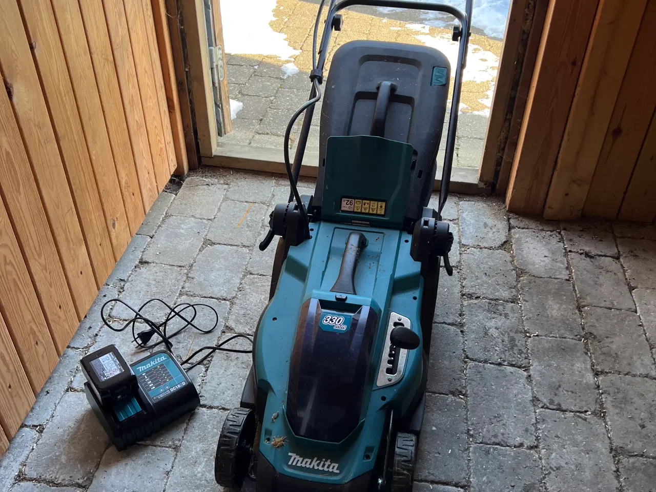 Billede 1 - Makita 18V plæneklipper – inkl. batteri og lader