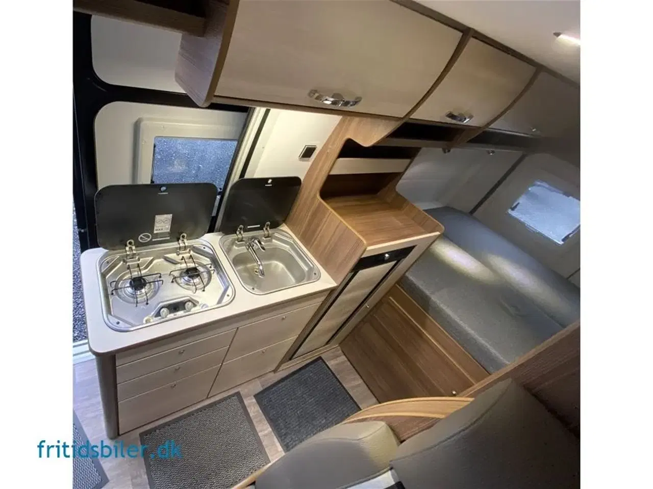 Billede 4 - 2023 - Bravia 599 165 Hk Classic   Bravia 599 Classic med hævetag med hele 4 sovepladser over 190 cm i længden camper vanen til hele familien