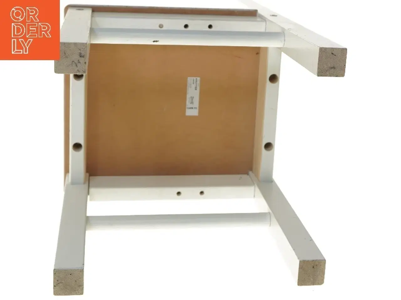 Billede 3 - To hvide børnestole med udskæringer fra IKEA (str. 53,5x28,5x26 cm)