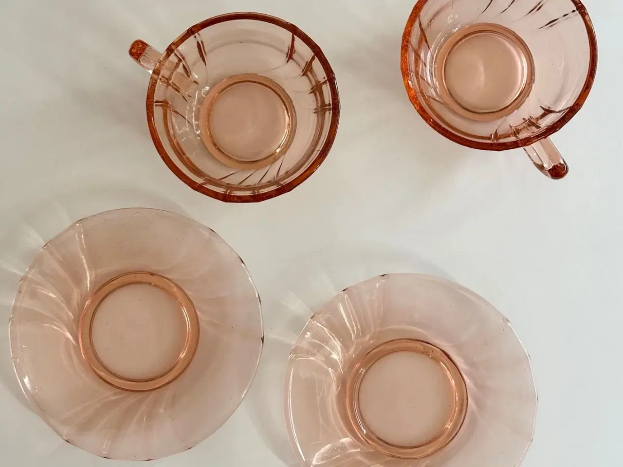 Billede 6 - Rosa glaskop m underkop, 2 sæt samlet