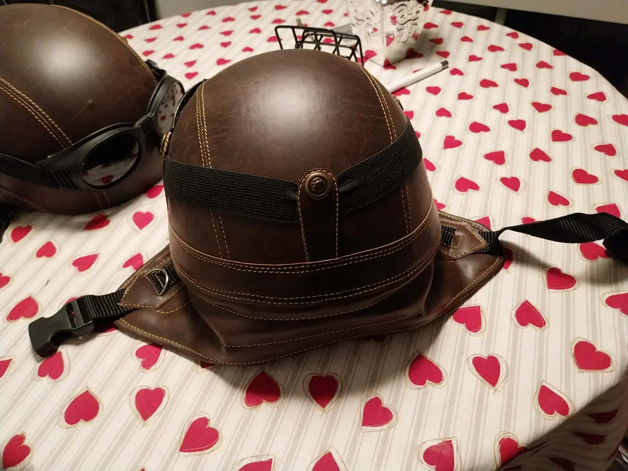 Billede 2 - Hjelme retro læder-look str L og M