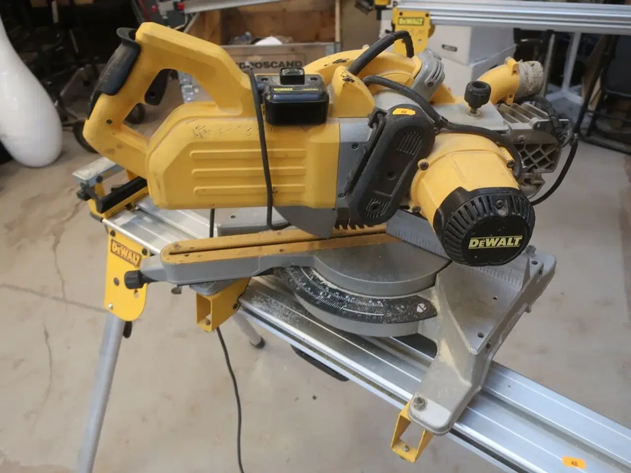 Billede 2 - Kap-/Geringssav DEWALT Model: DWS778/ DE77024 -XJ