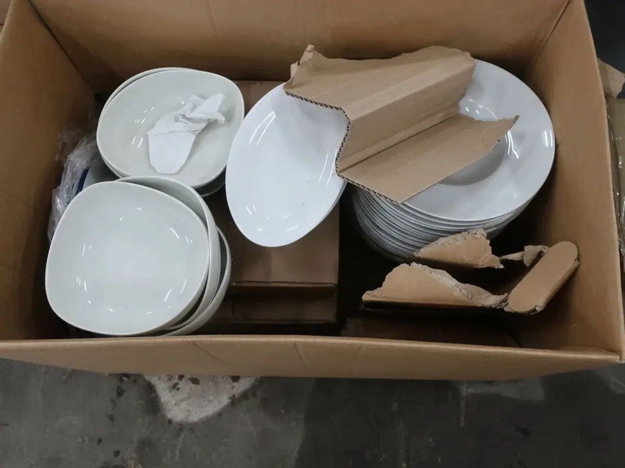 Billede 2 - Diverse tallerkner, fade, lavasten m.v.