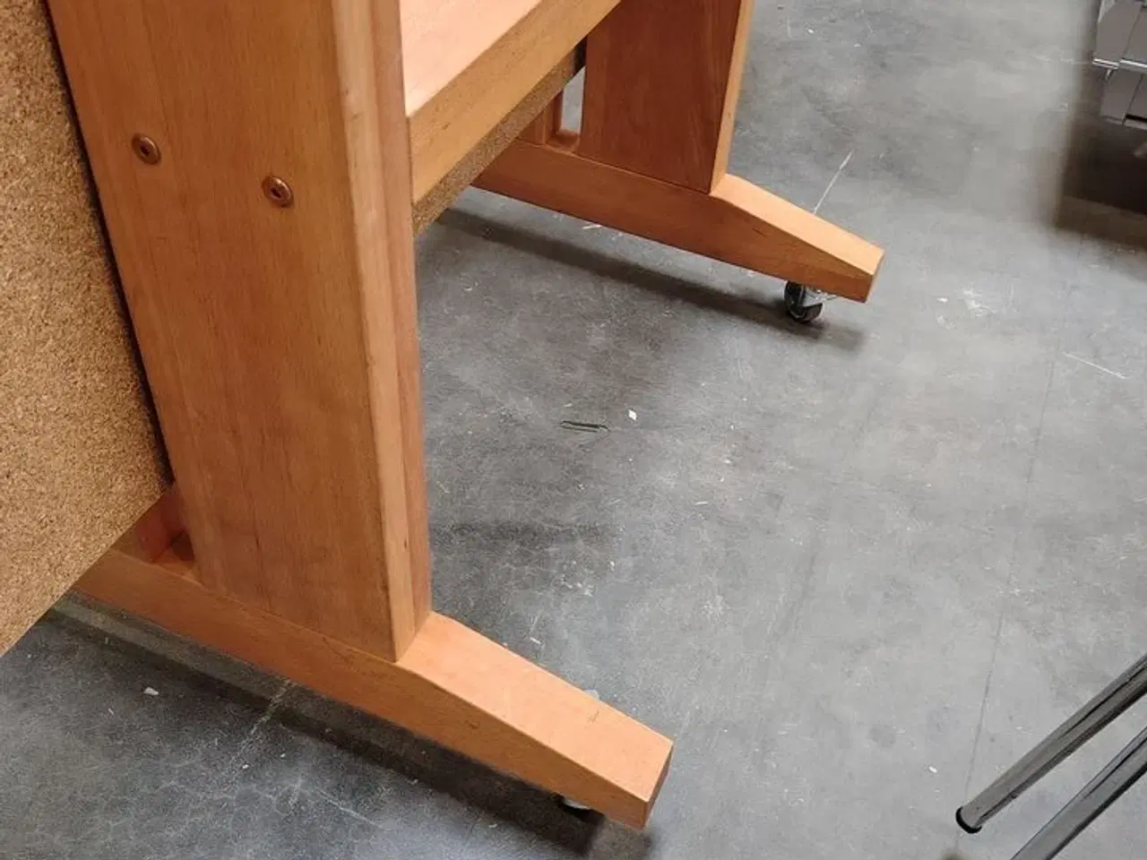 Billede 3 - Spisebord med kork bordplade