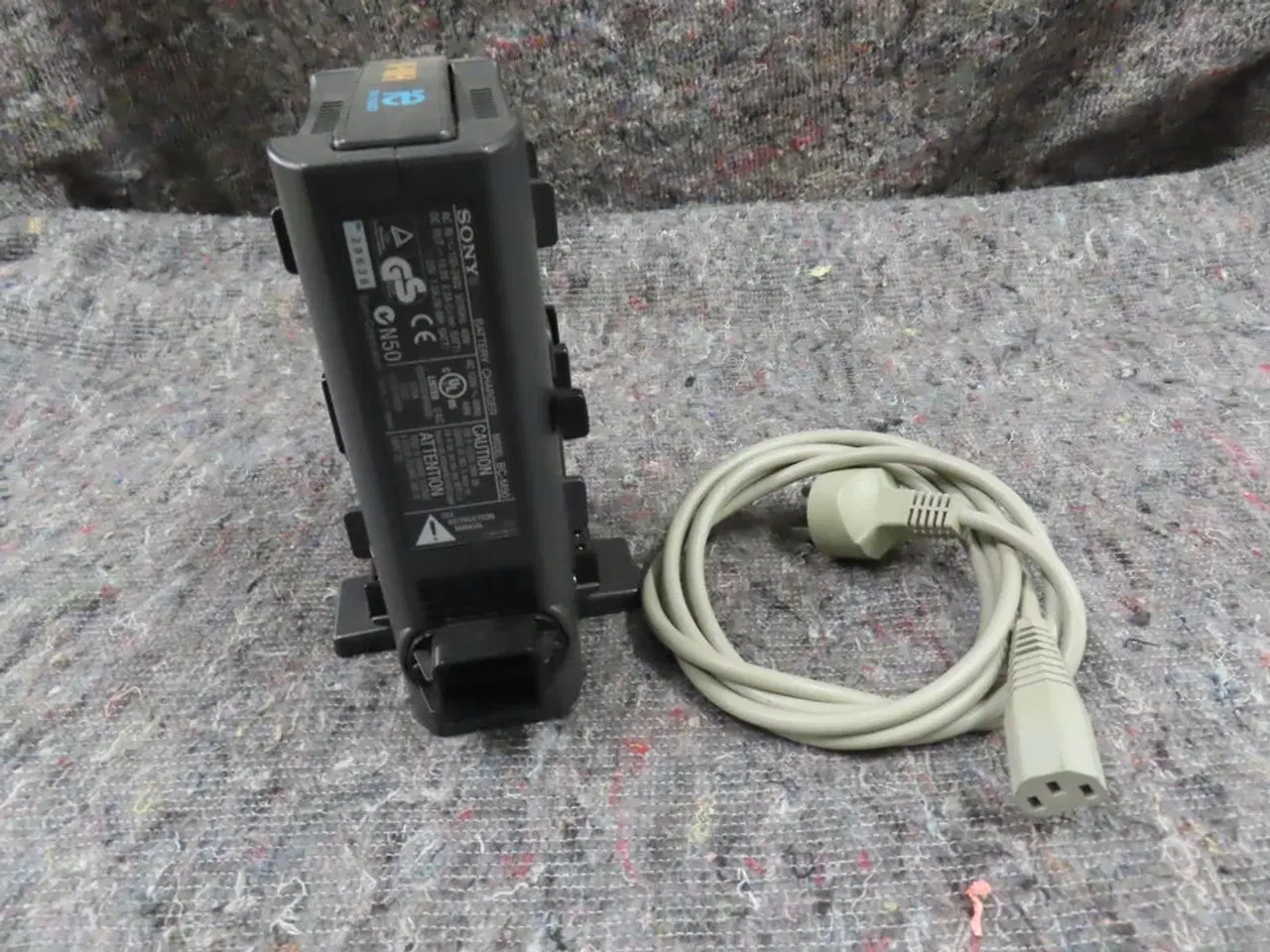 Billede 4 - Oplader til 2 batterier - SONY (MOMSFRI)