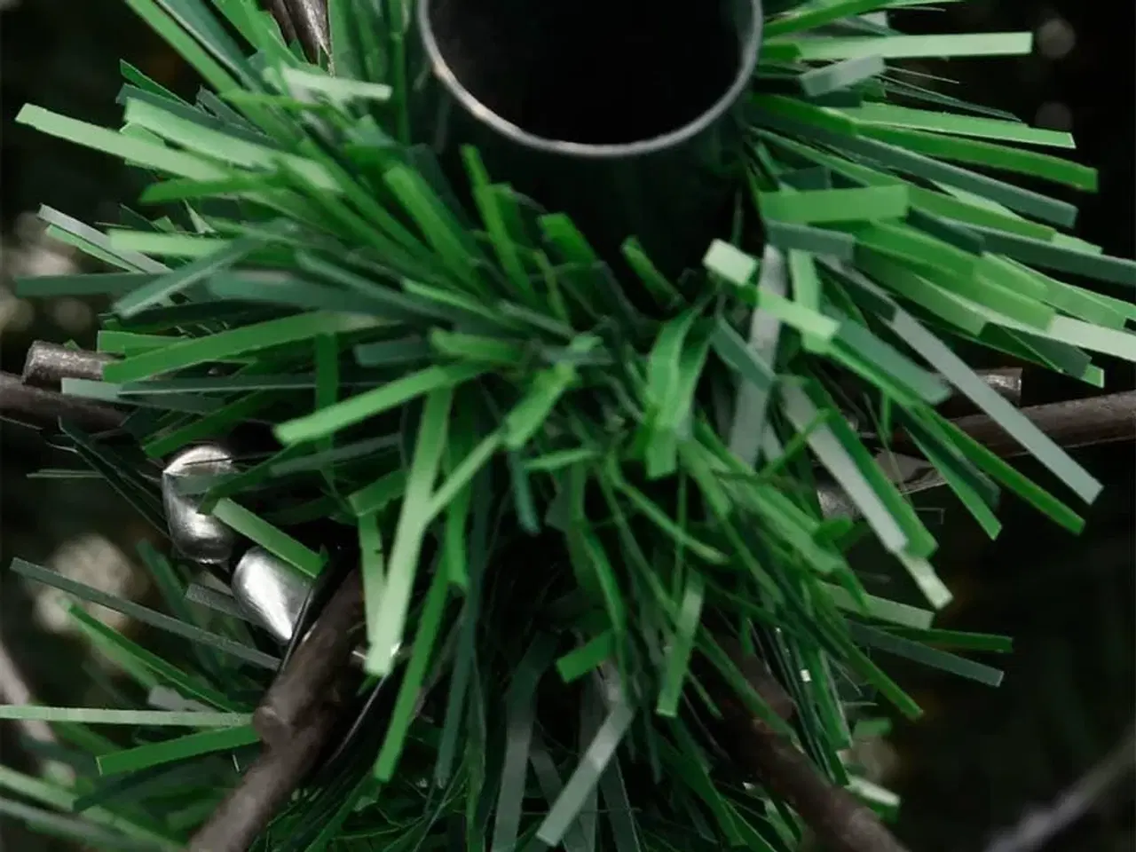 Billede 6 - Kunstigt juletræ med juletræsfod 180 cm hængslet grøn