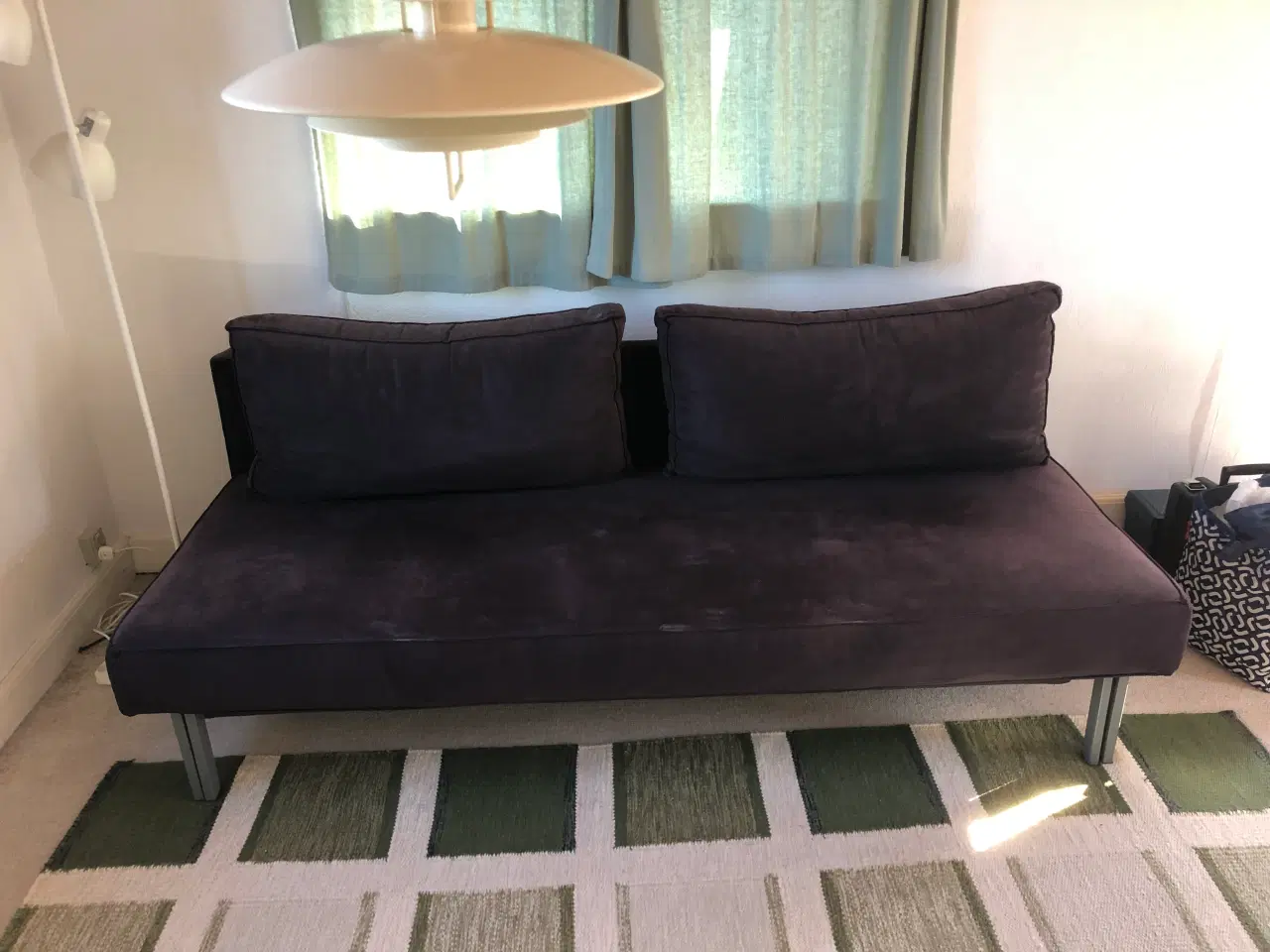 Billede 2 - Sort sovesofa gives væk