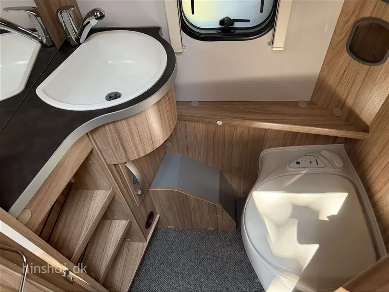 Billede 5 - 2023 - Eriba FEELING 470   Dejlig vogn med enkelsenge med lameludtræk fra Hinshøj Caravan A/S