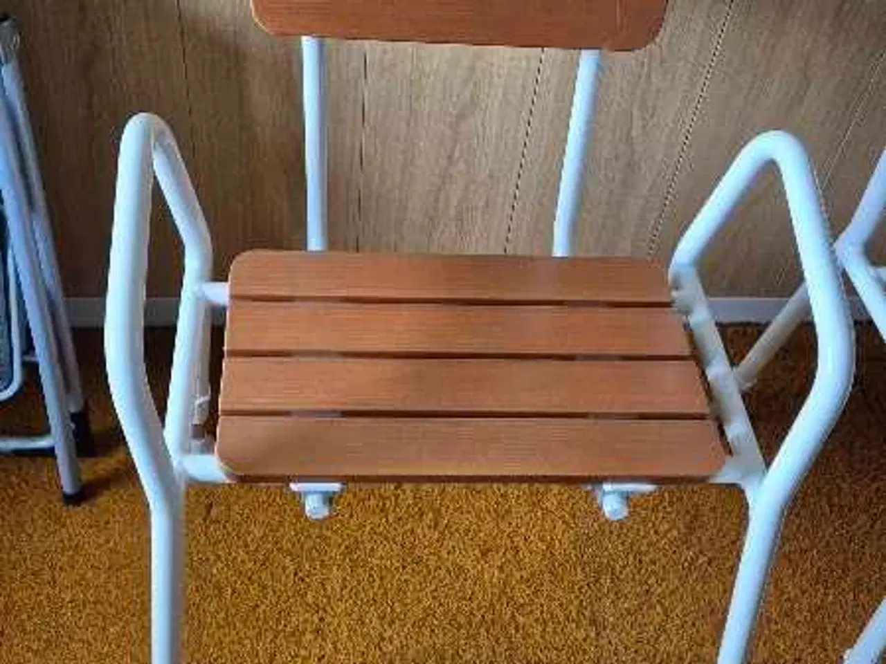 Billede 1 - Badestol med sæde i trælook