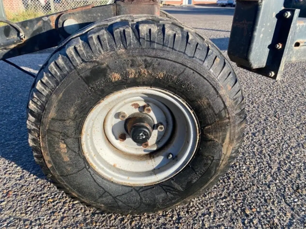 Billede 15 - New Holland Skærebordsvogn 35"