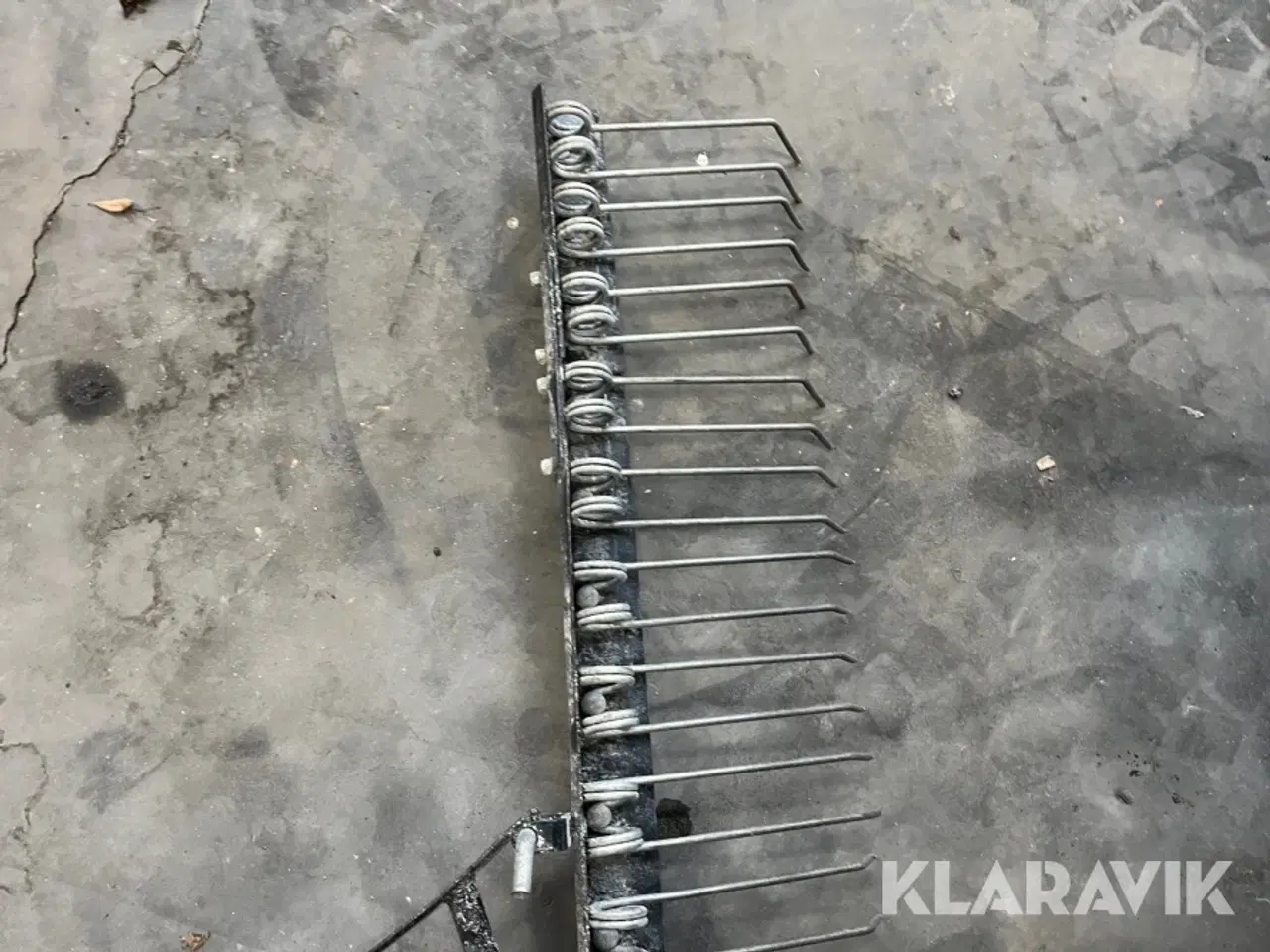 Billede 8 - Gårdrive og vogn