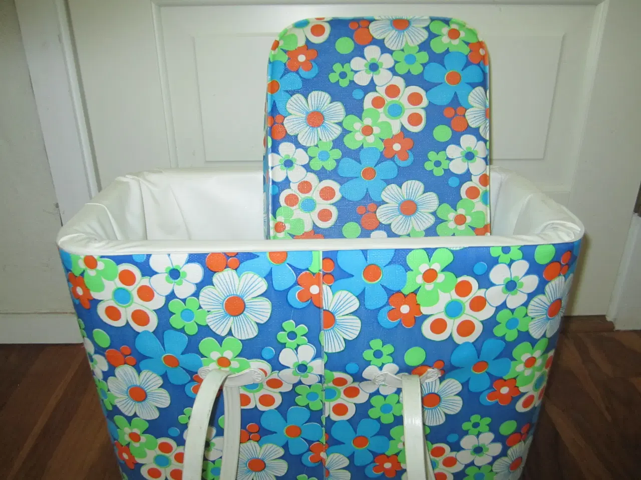 Billede 2 - VINTAGE KØLETASKE MED BLOMSTER.