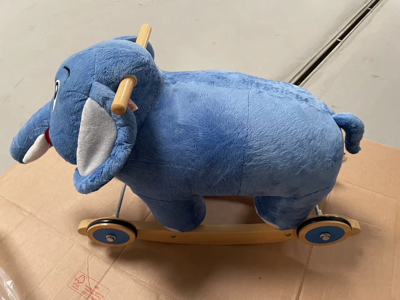 Billede 2 - Gyngehest med hjul