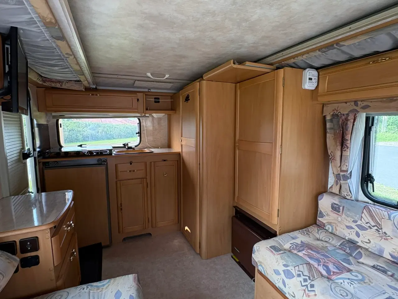 Billede 12 - Campingvogn med popup tag.
