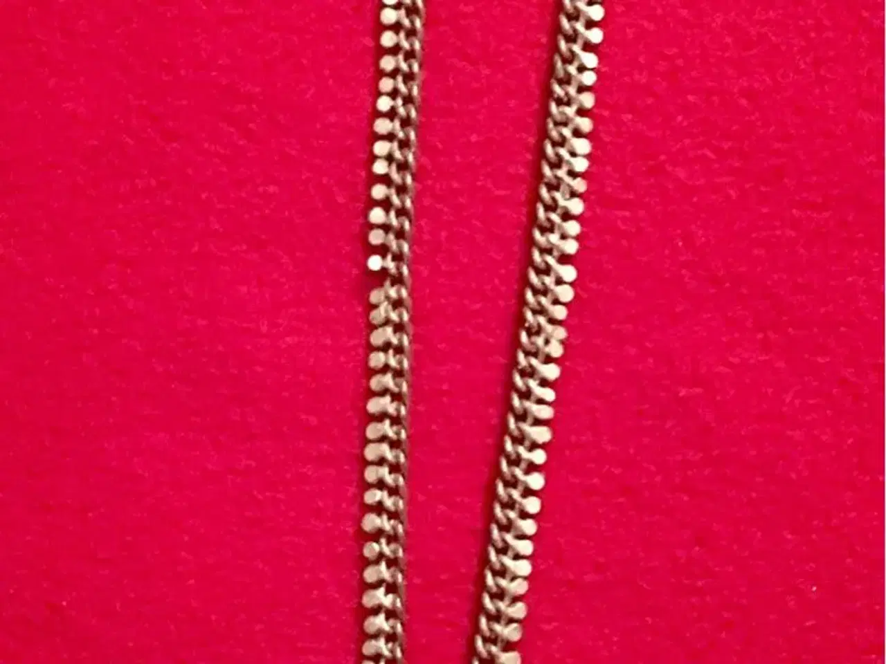 Billede 3 - Metal halskæde med kors vedhæng