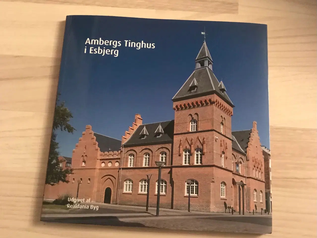 Billede 1 - Ambergs tinghus i Esbjerg