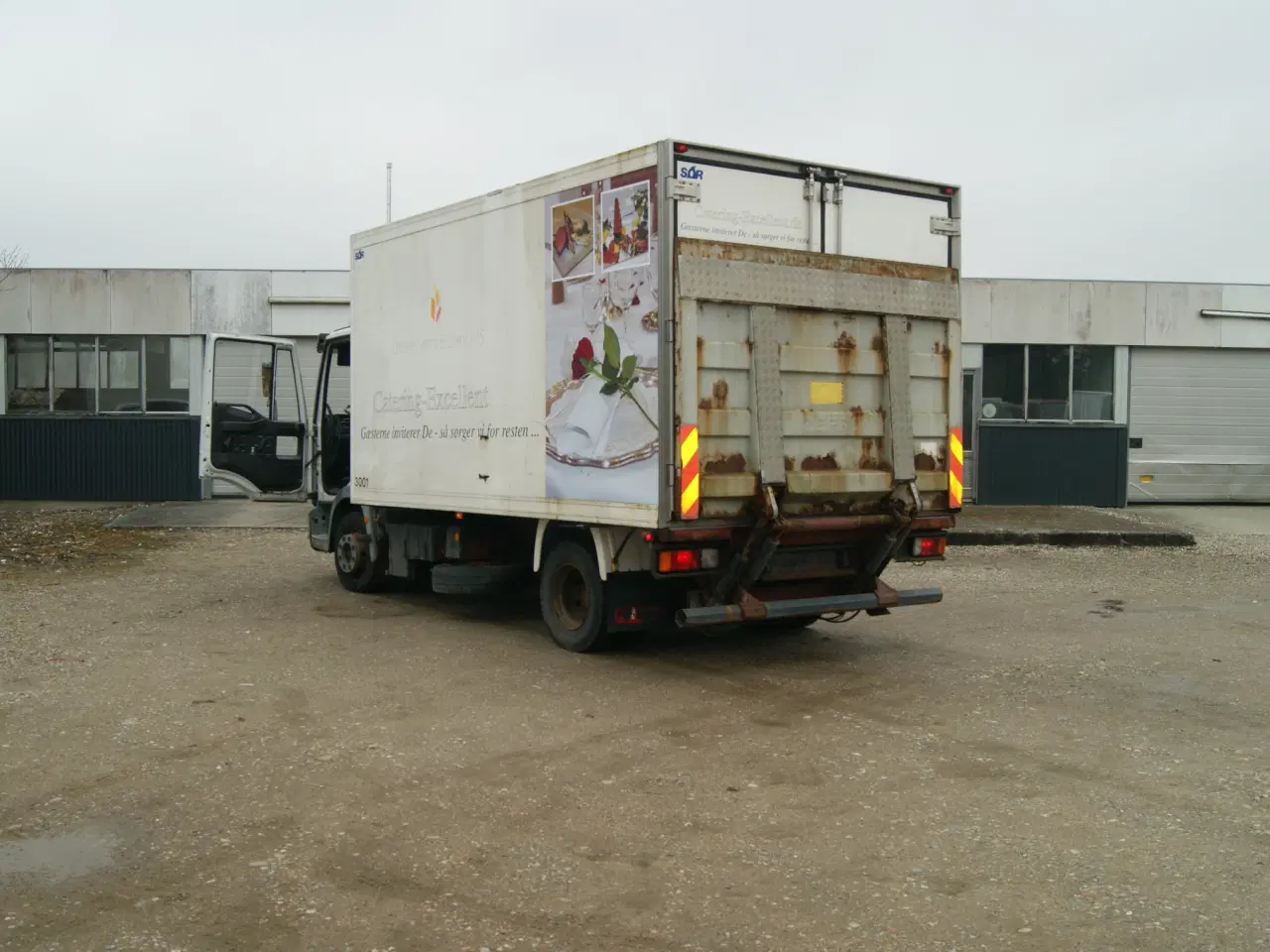 Billede 1 - Køle-kasse, med køl, læssebagsmæk og bagdøre. 25m3