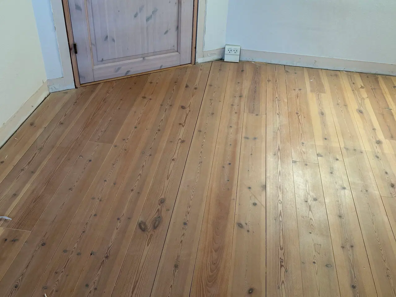 Billede 2 - Fyrretræsgulv