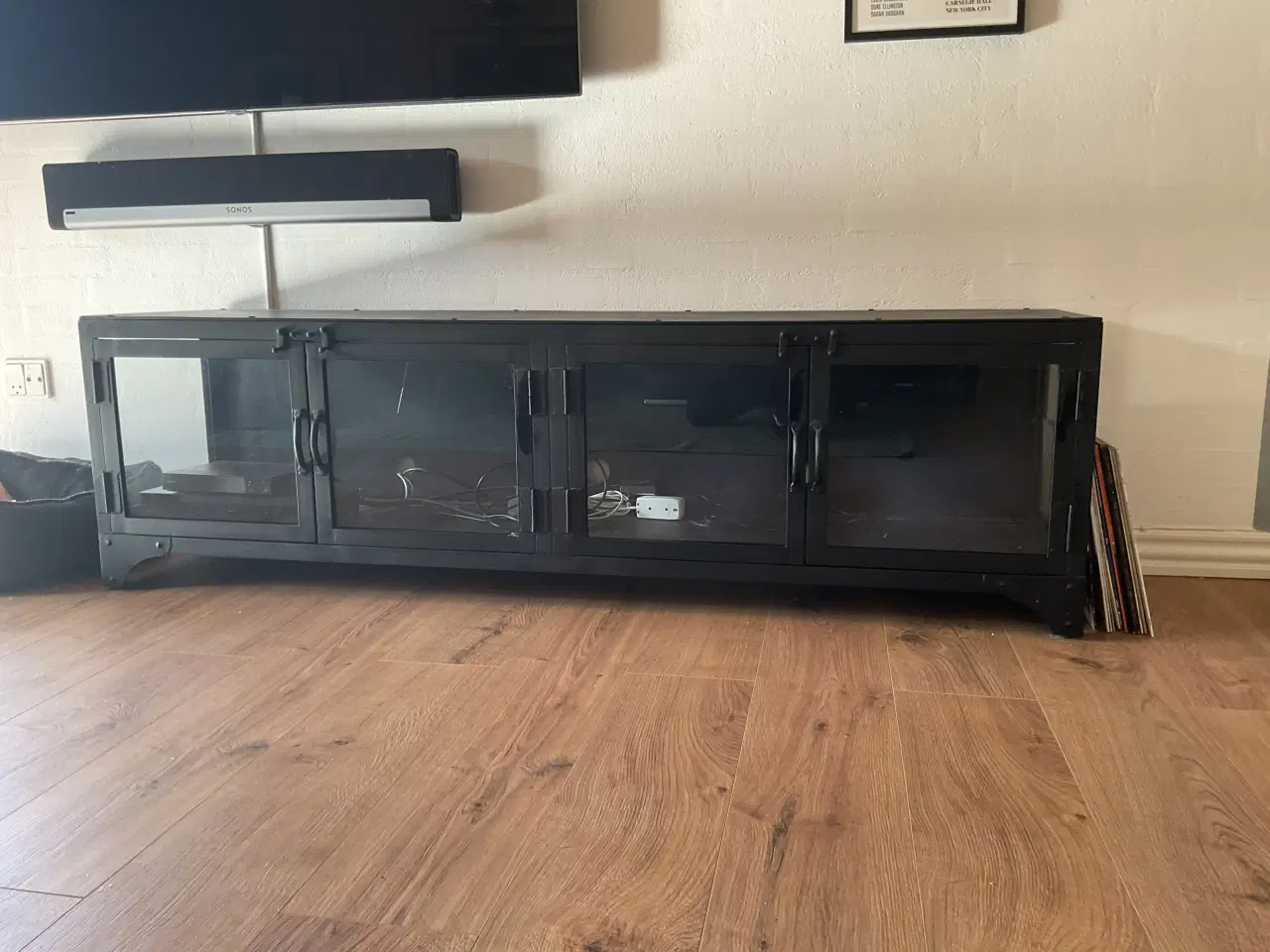 Billede 1 - Super flot Langt vitrineskab i jern