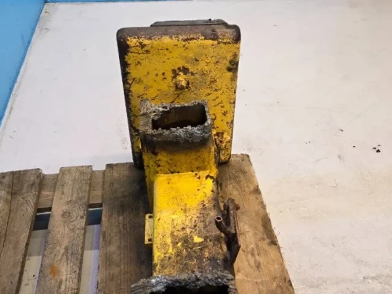 Billede 16 - New Holland LB115B Støtteben R.  87376352